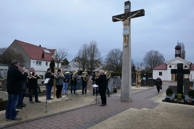 Am Friedhof