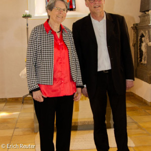 Chorleiterin Frau Issler und Pfarrer Haimböck